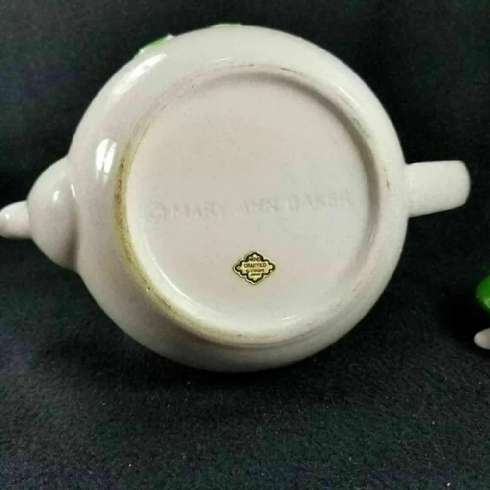 Otagiri Teapot Mary Ann Baker Christmas Holly Berries Embossed Handpainted‎ Vtg